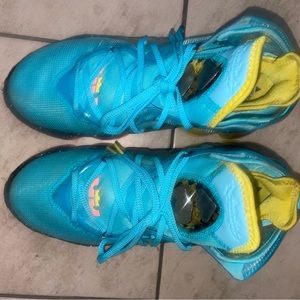 Nike LeBron 19 Christmas Polarized Blue size 8.5
